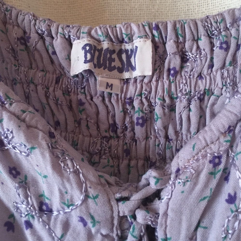 🌷Adorable camisole 🌹 - Picture 2 of 4